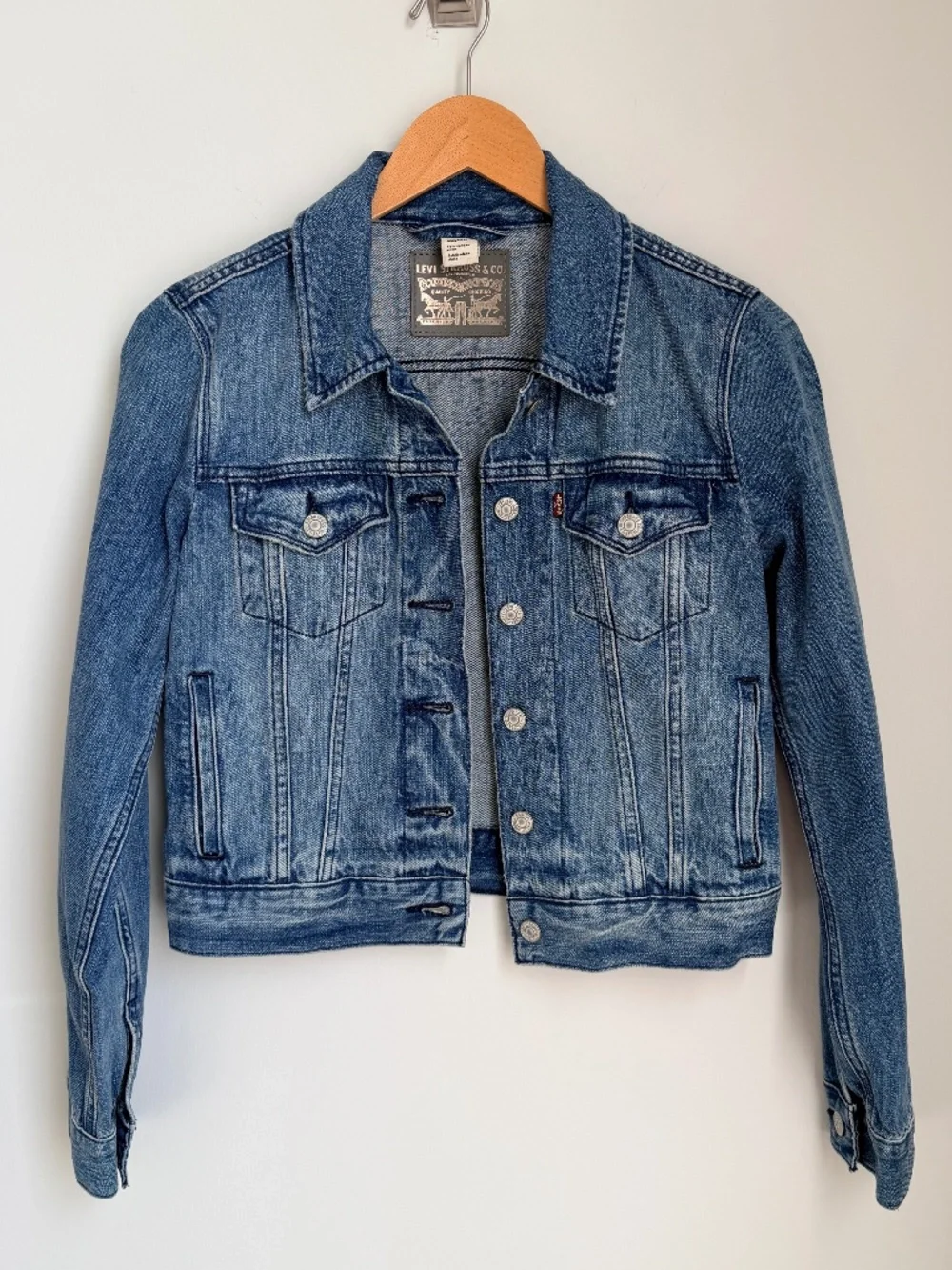Great Condition Levi's S40117 classic women’s denim trucker jacket SZ S
